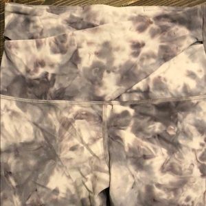 Lululemon criss cross waist aligns